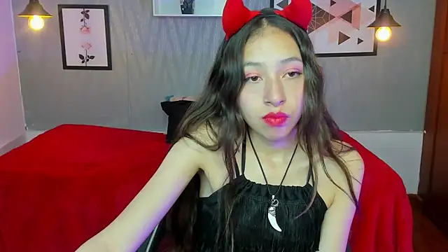 Snapshot of Valeria_roussi chatting on January 2025 02:32:02 PM Valeria roussi online show from January 2025 02:32:02 PM