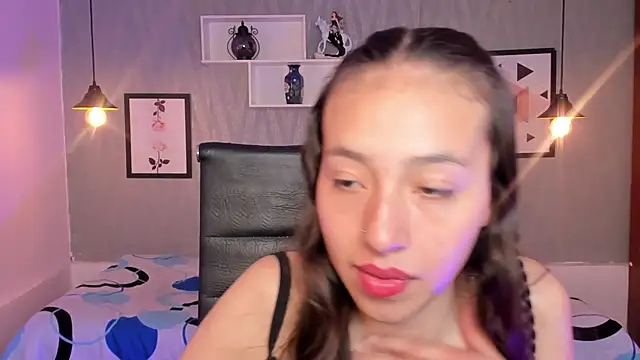 Snapshot of Valeria_roussi chatting on December 2024 04:38:02 PM Valeria roussi online show from December 2024 04:38:02 PM
