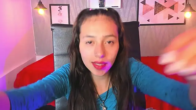 Snapshot of Valeria_roussi chatting on December 2024 08:07:02 PM Valeria roussi online show from December 2024 08:07:02 PM