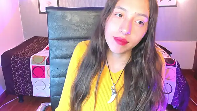 Snapshot of Valeria_roussi chatting on December 2024 08:00:02 PM Valeria roussi online show from December 2024 08:00:02 PM