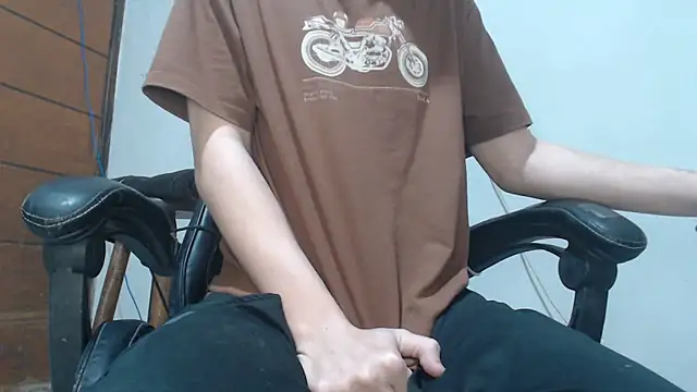 Snapshot of julien_xv chatting on October 2025 06:05:01 AM julien xv online show from October 2025 06:05:01 AM