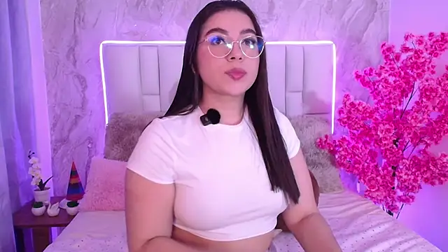 IsabellaAnngel online show from May 2026 09:52:02 PM