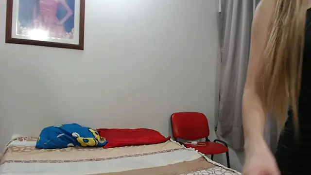 Snapshot of SaraStoneCute chatting on October 2025 07:44:01 PM SaraStoneCute online show from October 2025 07:44:01 PM