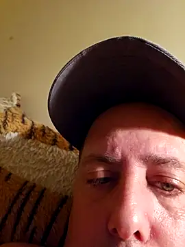 HeteroHotGuy1 online show from October 2025 12:03:01 AM