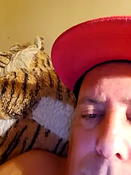 HeteroHotGuy1 online show from October 2025 09:39:01 PM