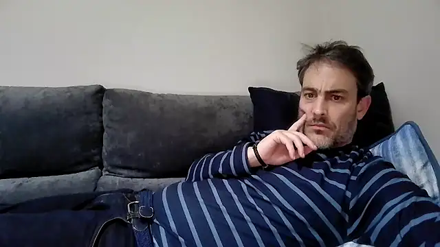 Snapshot of basquehotboy chatting on December 2024 11:45:01 PM basquehotboy online show from December 2024 11:45:01 PM