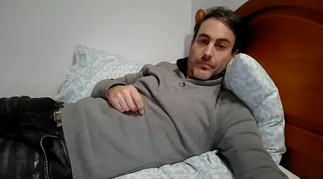 Snapshot of basquehotboy chatting on December 2024 04:43:01 PM basquehotboy online show from December 2024 04:43:01 PM