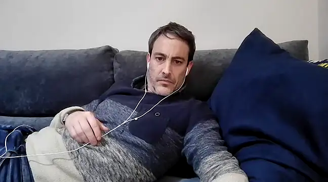 Snapshot of basquehotboy chatting on March 2025 11:00:02 PM basquehotboy online show from March 2025 11:00:02 PM