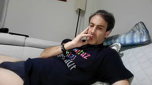 Snapshot of basquehotboy chatting on September 2025 08:40:01 PM basquehotboy online show from September 2025 08:40:01 PM