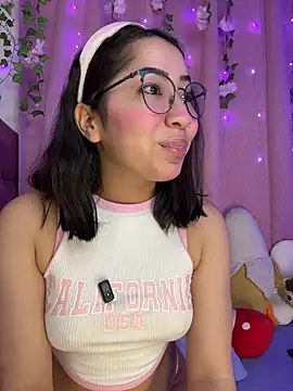 Snapshot of anni_ross chatting on June 2026 11:35:01 PM anni ross online show from June 2026 11:35:01 PM