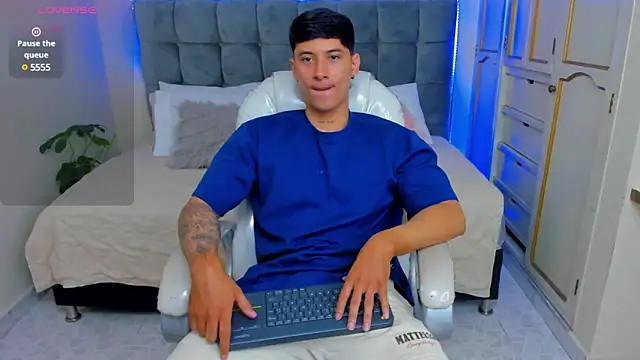 Damian23   online show from March 2025 01:01:02 PM