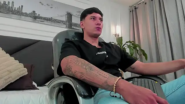 Snapshot of Damian23__ chatting on November 2025 10:16:02 AM Damian23 online show from November 2025 10:16:02 AM