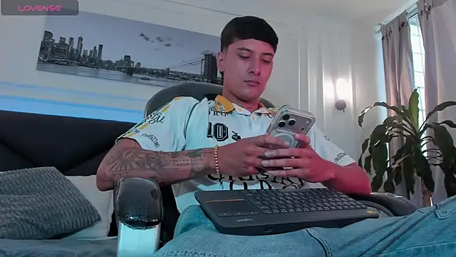 Damian23   online show from March 2026 02:18:01 PM