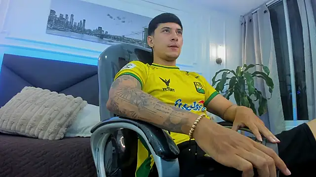 Snapshot of Damian23__ chatting on December 2025 10:47:02 AM Damian23 online show from December 2025 10:47:02 AM