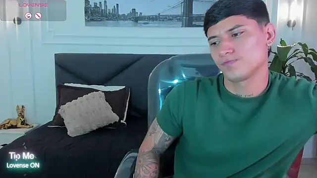 Snapshot of Damian23__ chatting on November 2025 12:43:02 PM Damian23 online show from November 2025 12:43:02 PM