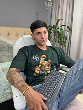 Damian23   online show from September 2025 12:37:01 PM