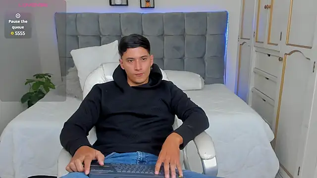 Damian23   online show from March 2025 04:40:02 PM