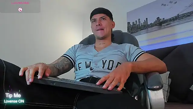 Damian23   online show from March 2026 01:39:01 PM