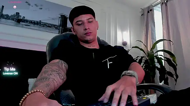 Damian23   online show from April 2026 12:22:01 PM