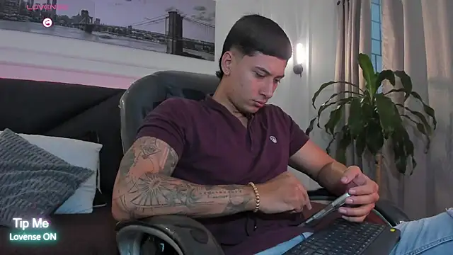 Damian23   online show from April 2026 12:32:02 PM