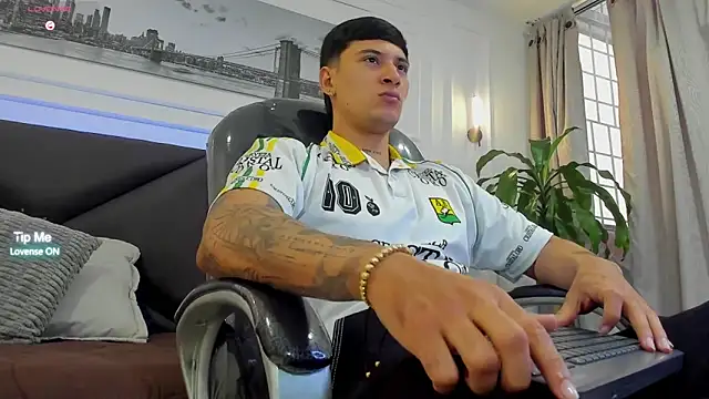 Damian23   online show from February 2026 01:11:01 PM