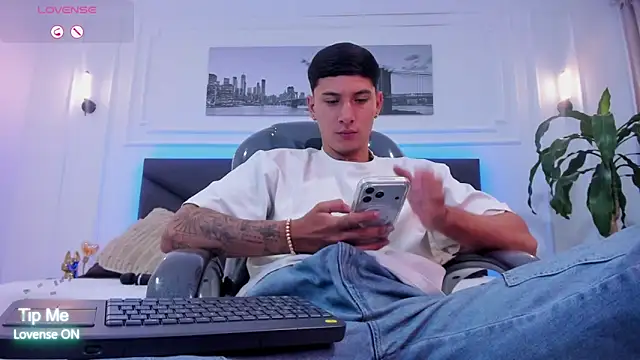 Damian23   online show from December 2025 01:00:01 PM