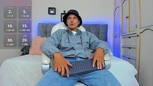 Damian23   online show from March 2025 12:44:02 PM