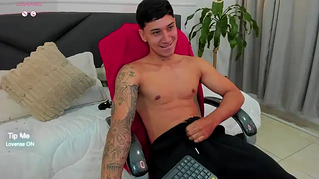 Snapshot of Damian23__ chatting on November 2025 10:25:02 AM Damian23 online show from November 2025 10:25:02 AM