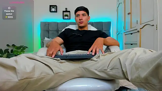 Damian23   online show from March 2025 12:32:02 PM