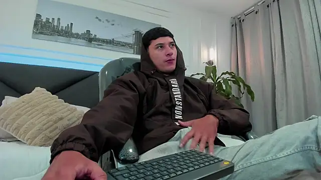 Snapshot of Damian23__ chatting on November 2025 10:48:01 AM Damian23 online show from November 2025 10:48:01 AM