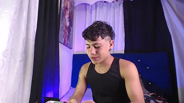 Snapshot of Sexys_Boys_Hot1 chatting on February 2026 01:36:02 AM Sexys Boys Hot1 online show from February 2026 01:36:02 AM