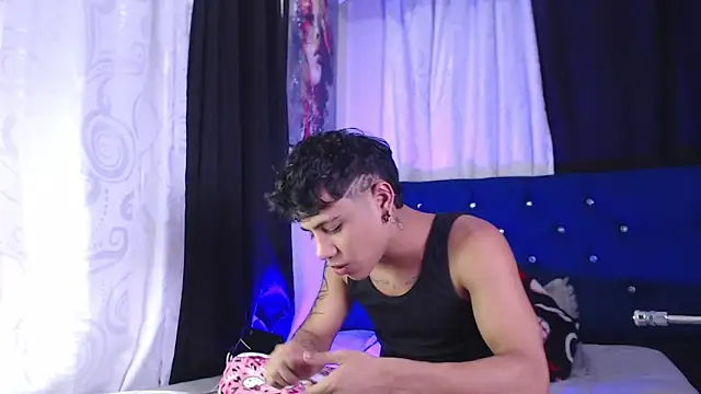 Snapshot of Sexys_Boys_Hot1 chatting on February 2026 01:41:01 AM Sexys Boys Hot1 online show from February 2026 01:41:01 AM