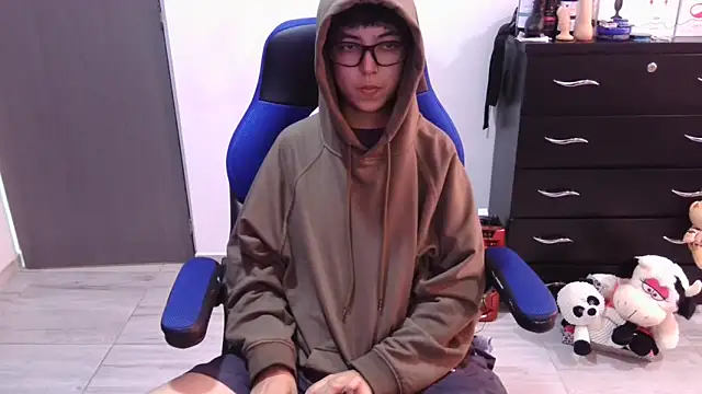 thomascooper7 online show from December 2025 06:54:02 PM