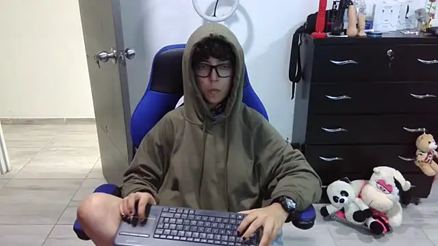 thomascooper7 online show from March 2026 07:24:02 PM