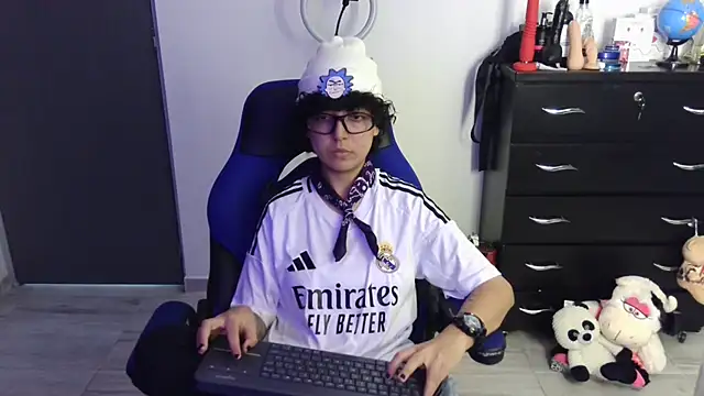 thomascooper7 online show from April 2026 07:58:02 PM