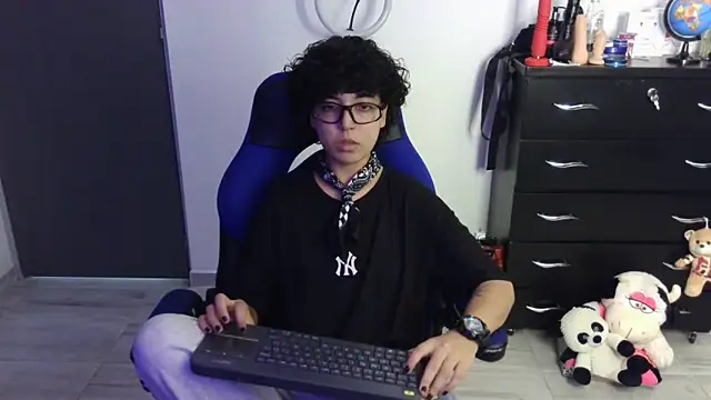 thomascooper7 online show from April 2026 08:21:01 PM