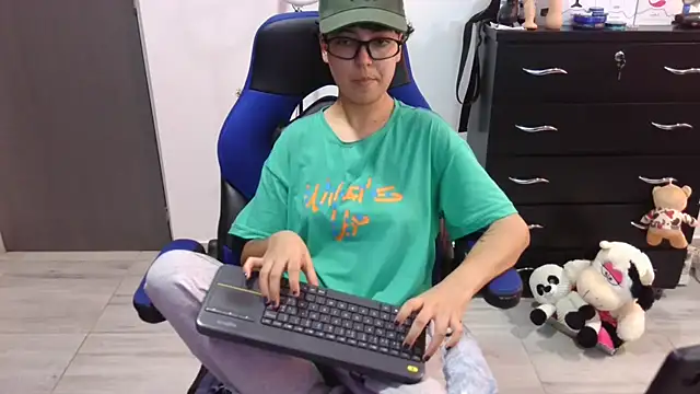 thomascooper7 online show from December 2025 06:46:01 PM