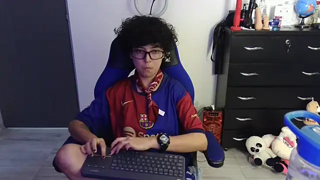 thomascooper7 online show from April 2026 07:19:01 PM