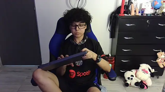 thomascooper7 online show from April 2026 07:07:02 PM