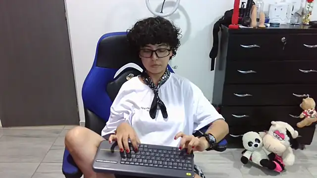 thomascooper7 online show from March 2026 07:37:01 PM