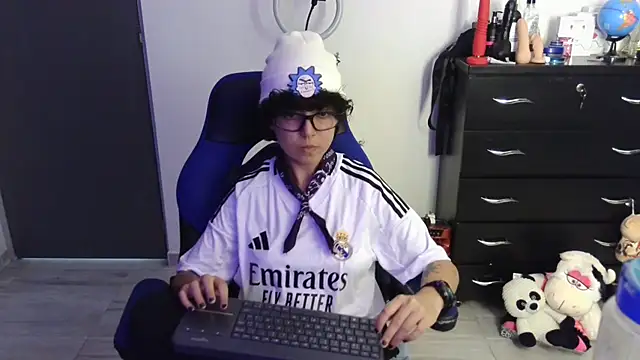 thomascooper7 online show from April 2026 07:40:02 PM