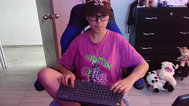 thomascooper7 online show from December 2025 06:25:01 PM