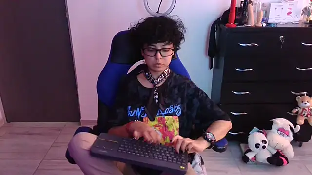 thomascooper7 online show from March 2026 07:37:02 PM