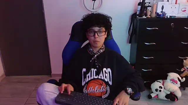 thomascooper7 online show from February 2026 07:22:01 PM