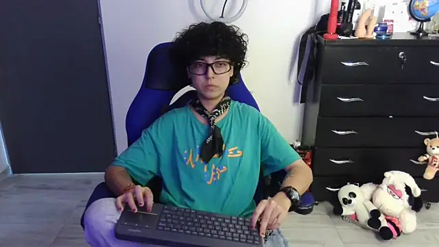 thomascooper7 online show from April 2026 06:43:01 PM