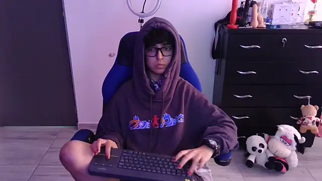 thomascooper7 online show from March 2026 07:43:02 PM