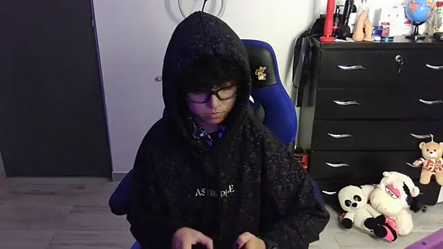 thomascooper7 online show from April 2026 10:46:02 PM