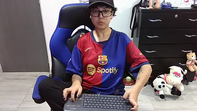 thomascooper7 online show from December 2025 08:04:02 PM