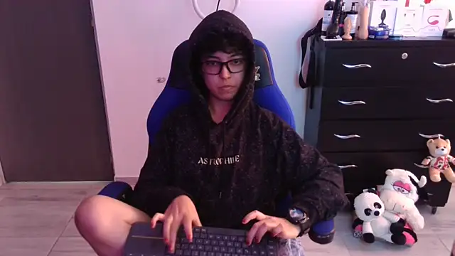 thomascooper7 online show from January 2026 07:17:01 PM