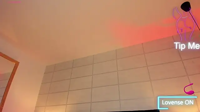 Snapshot of Christine_Laam chatting on September 2025 12:44:02 PM Christine Laam online show from September 2025 12:44:02 PM